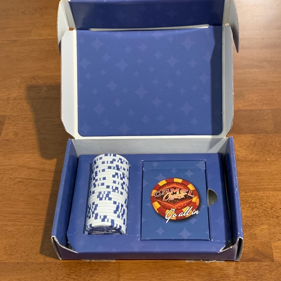 Camel Casino Set with Deck of Cards and 25 Poker Chips - Picture 10 of 11